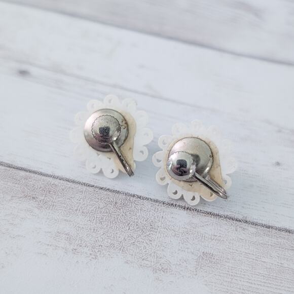 Vintage Screw Back Earrings Lace Like Pattern with Faux Pearls & Clear Gem - Picture 7 of 7